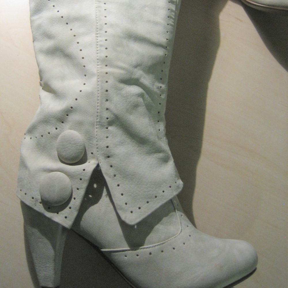 Women's soft leather, mid calf, heal, 8.5